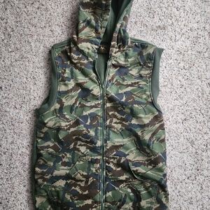 Buzz Cuts Camo Hooded Vest